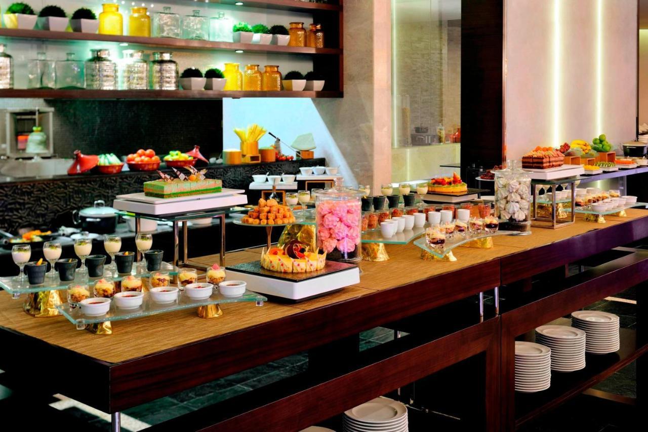Marriott Executive Apartments Al Jaddaf, Dubai Dış mekan fotoğraf A dessert buffet