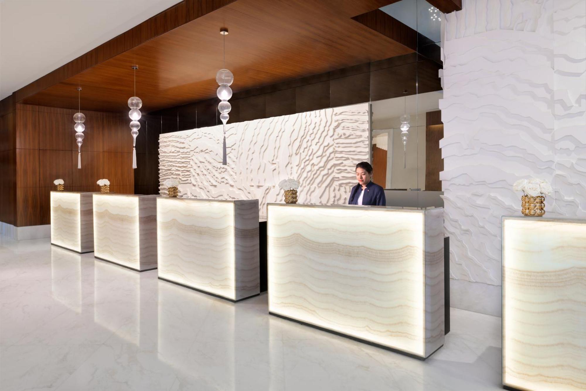 Marriott Executive Apartments Al Jaddaf, Dubai Dış mekan fotoğraf The lobby of the Ritz-Carlton, Dubai