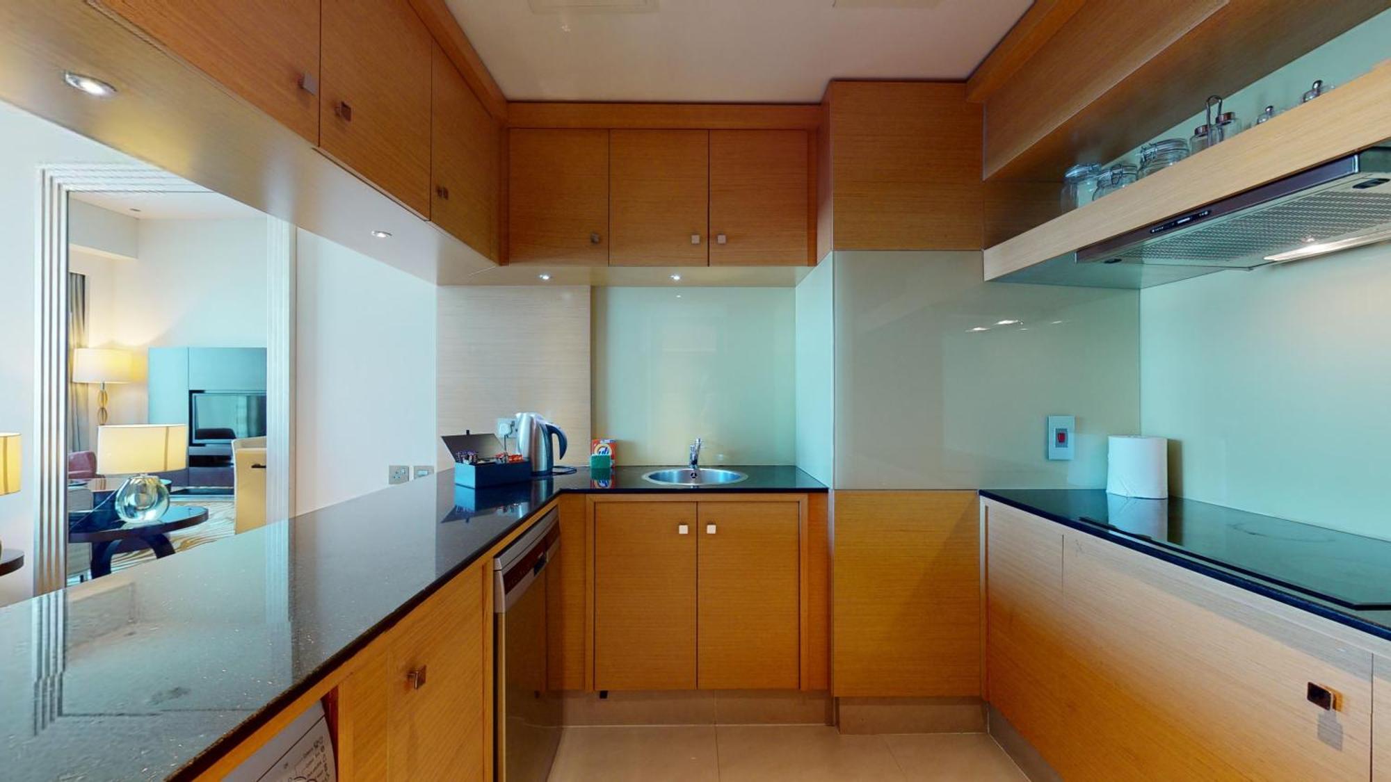 Marriott Executive Apartments Al Jaddaf, Dubai Oda fotoğraf A kitchen in a hotel suite