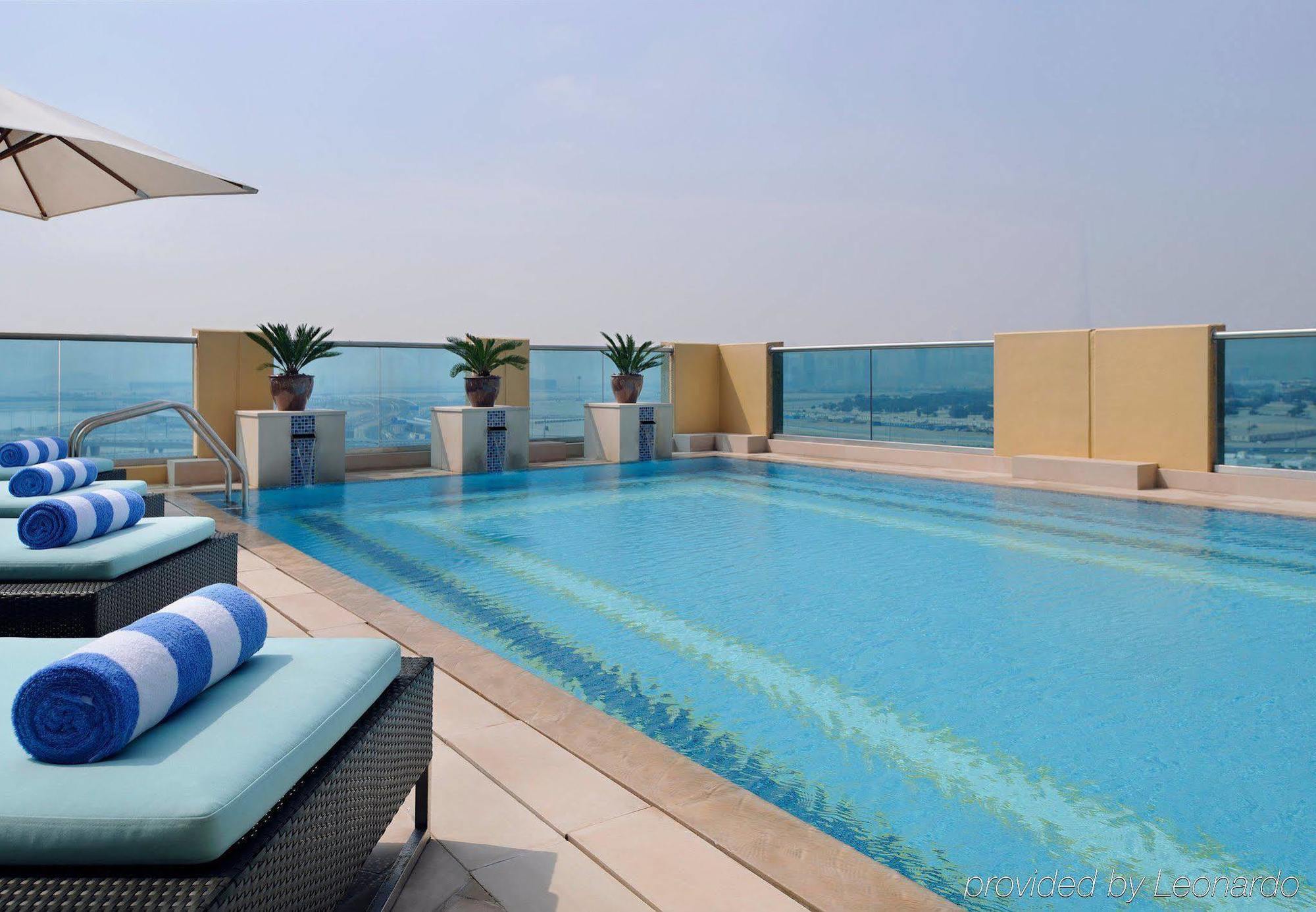 Marriott Executive Apartments Al Jaddaf, Dubai Dış mekan fotoğraf Rooftop pool